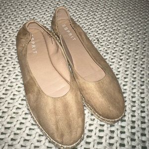 Tan espadrille style flats.